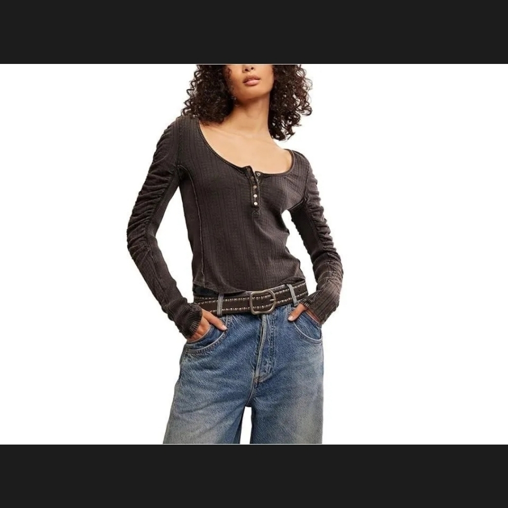 We The Free Hope Henley In Washed Black Size Med NWT - Picture 2 of 6